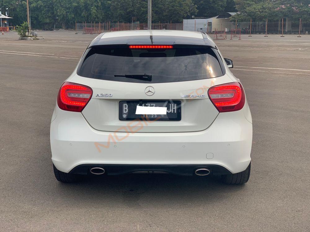 Mobil Mercedes-Benz A-Class 2013