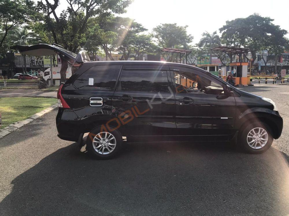Mobil Daihatsu Xenia 2015
