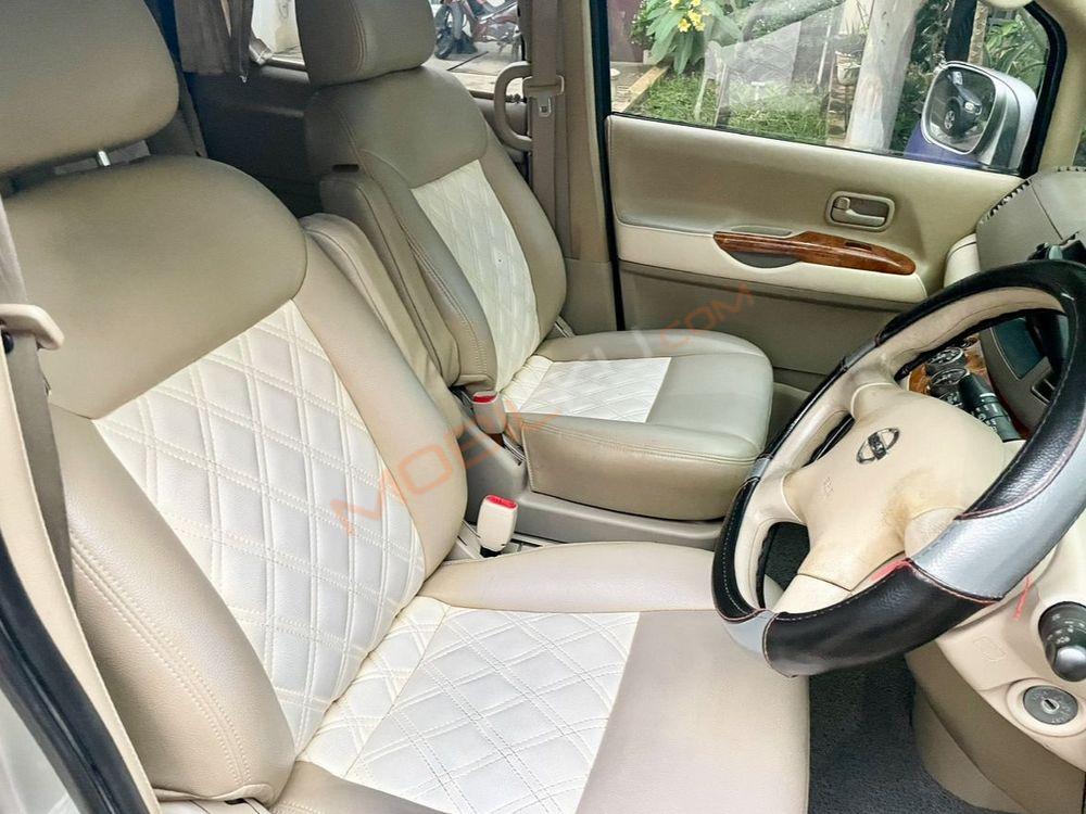 Mobil Nissan Serena 2012