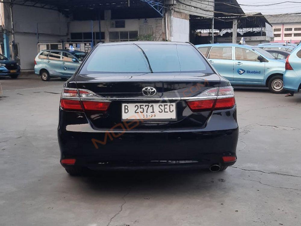 Mobil Toyota Camry 2018