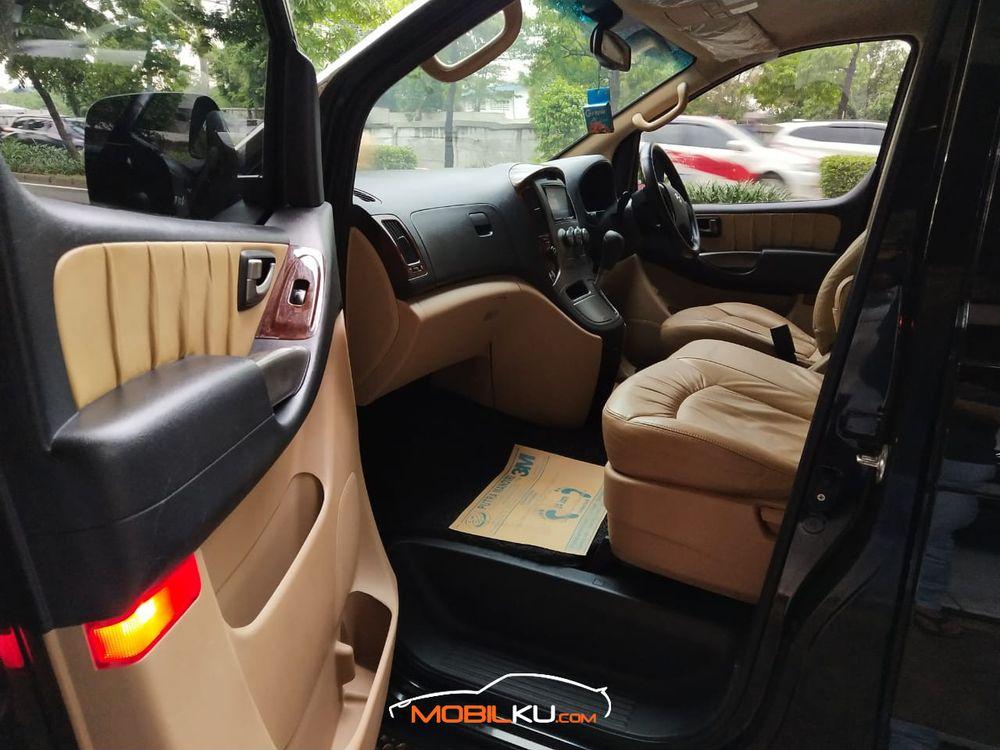 Mobil Hyundai H-1 2012