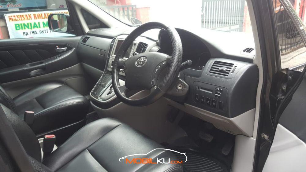 Mobil Toyota Alphard 2006