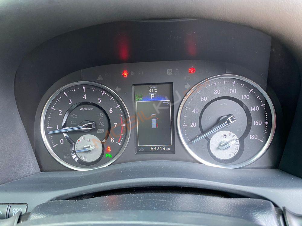 Mobil Toyota Vellfire 2016