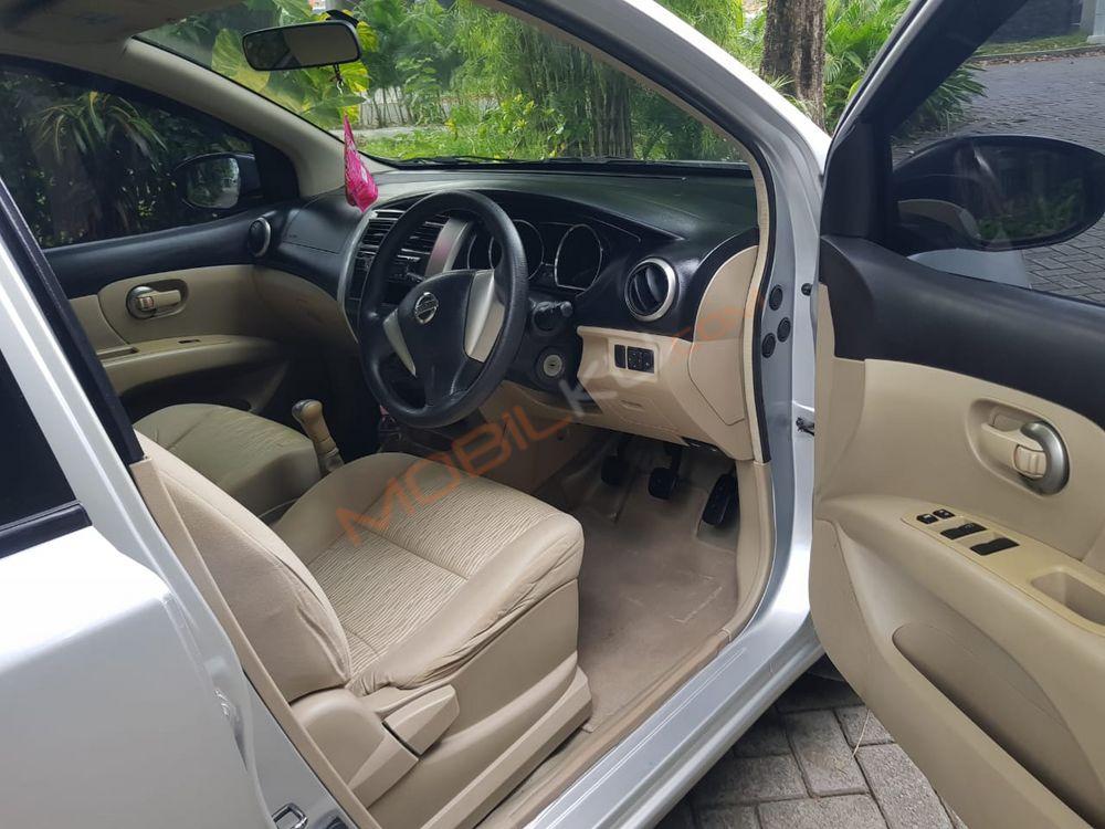 Mobil Nissan Grand Livina 2015
