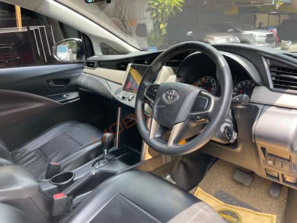 Mobil Toyota Kijang Innova 2021