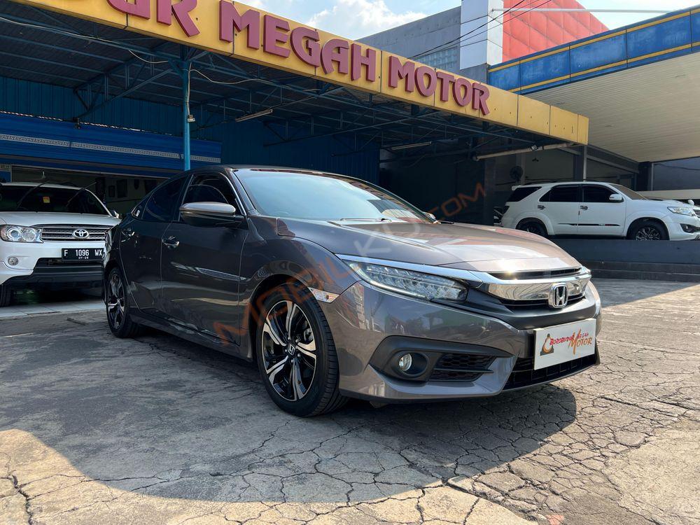 Mobil Honda Civic Sedan 2016