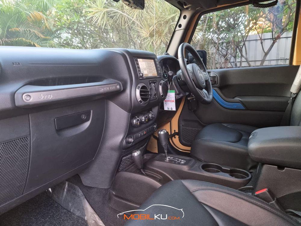 Mobil Jeep Wrangler 2014