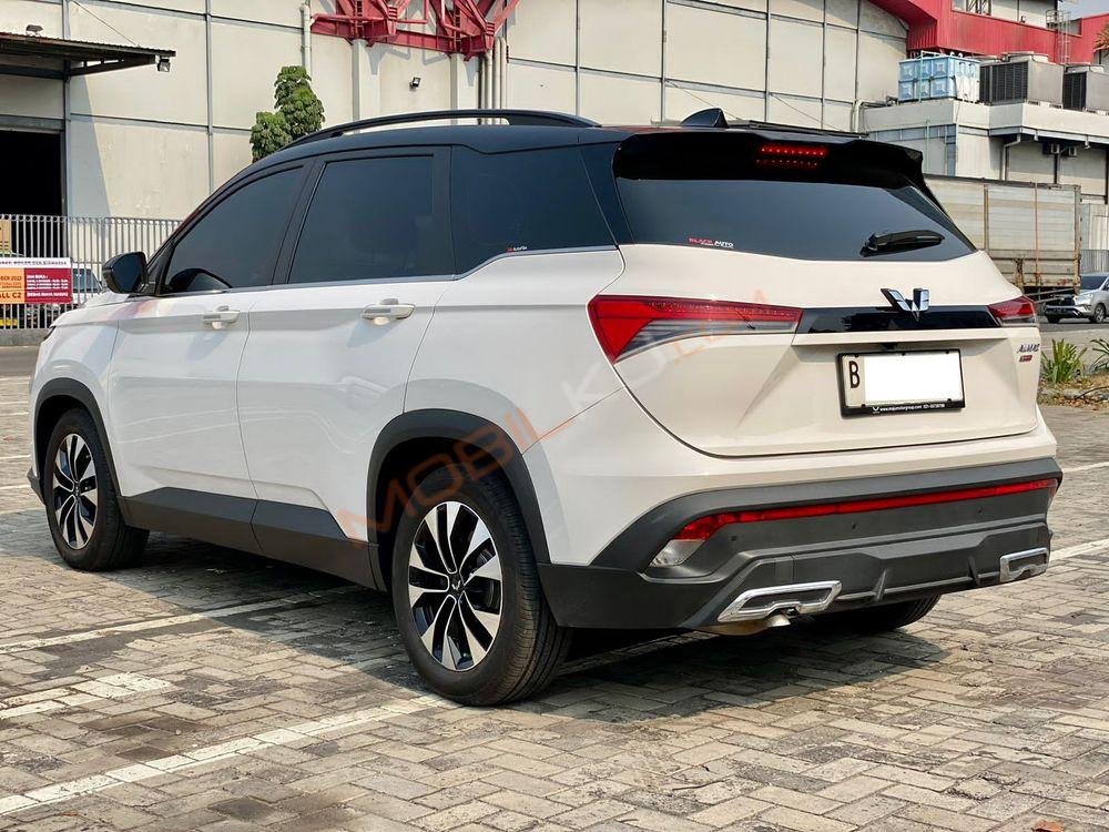 Mobil Wuling Almaz 2022