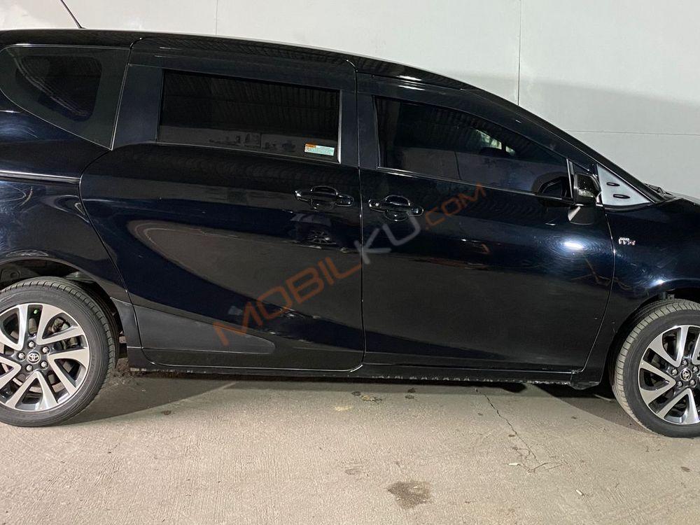 Mobil Toyota Sienta 2017