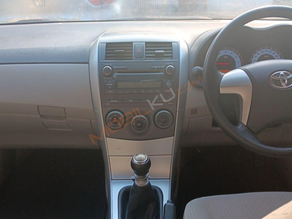 Mobil Toyota Corolla 2011