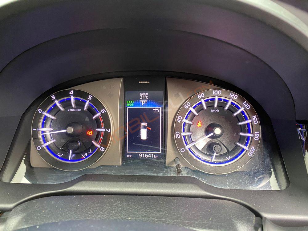 Mobil Toyota Kijang Innova 2016