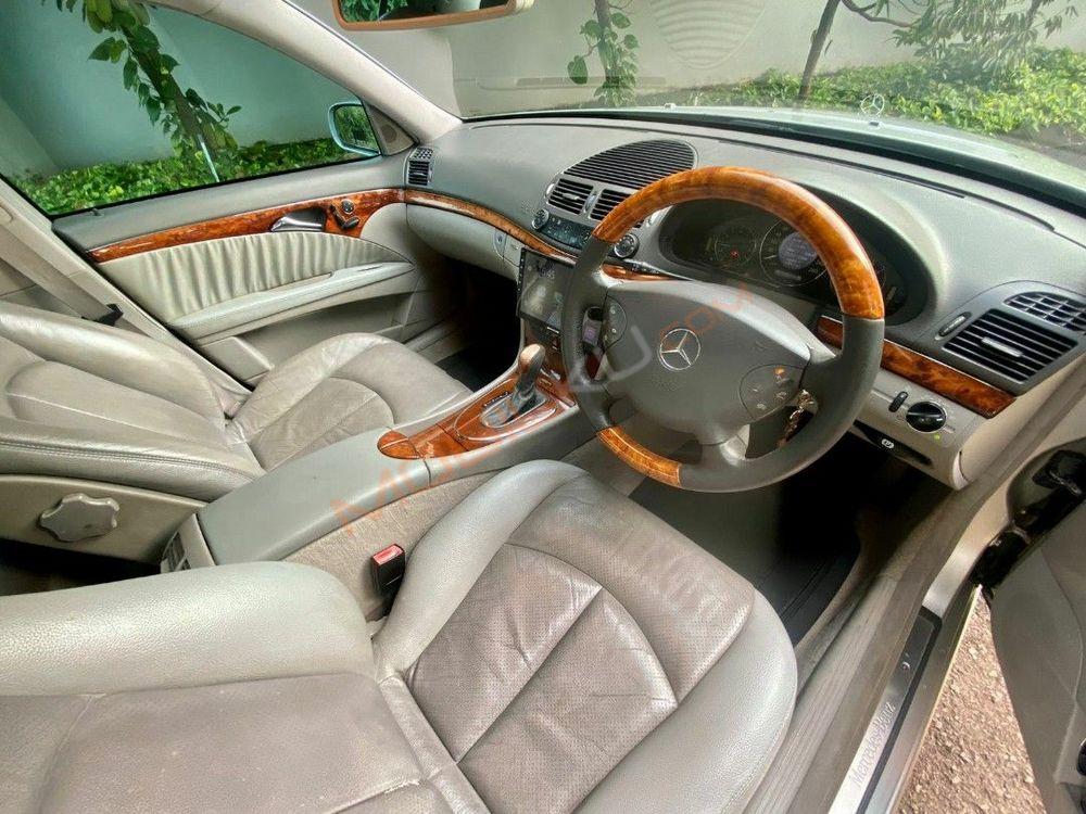 Mobil Mercedes-Benz E-Class 2002