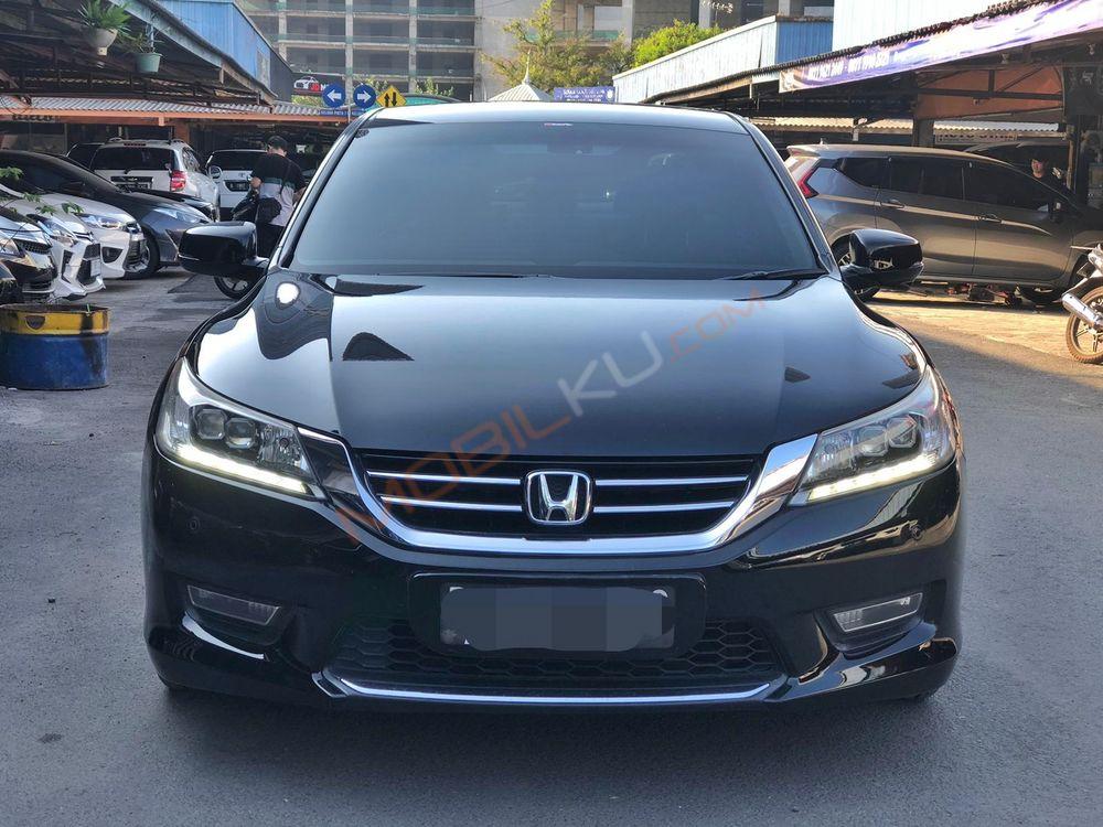 Mobil Honda Accord 2013