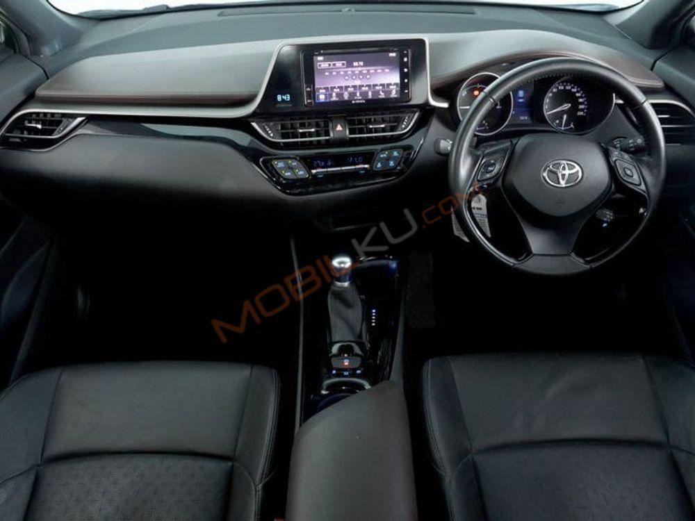 Mobil Toyota C-HR 2019