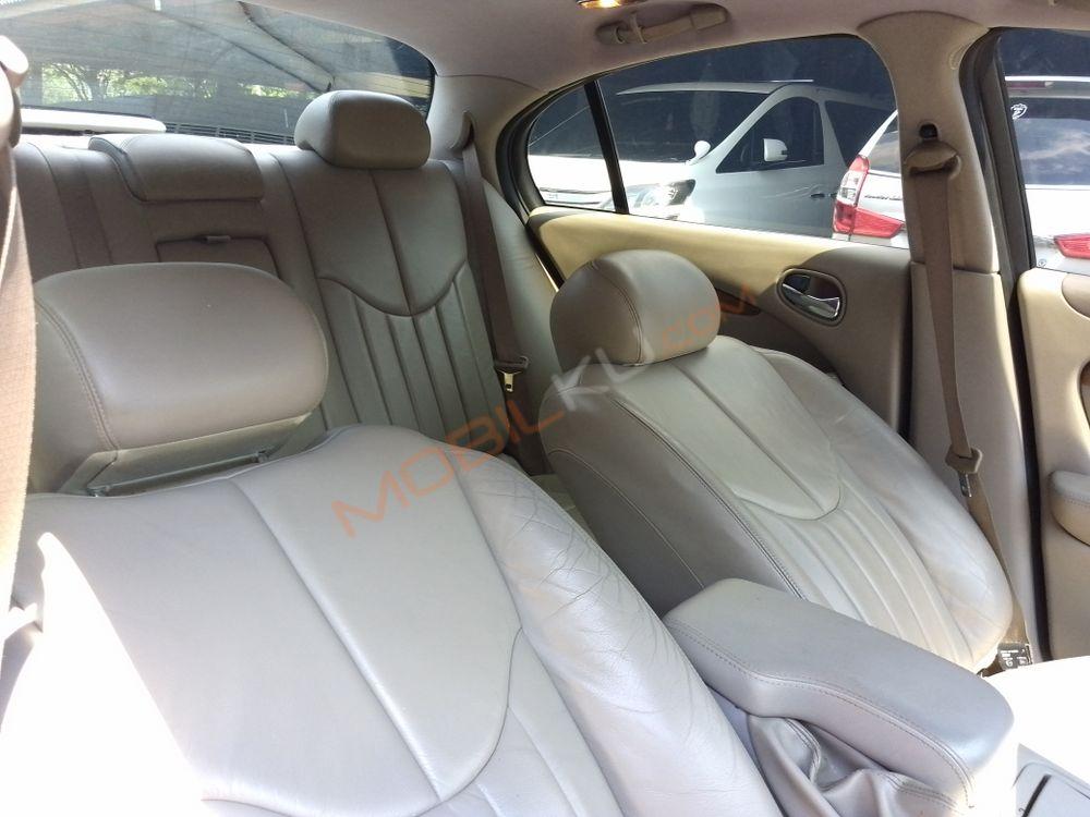 Mobil Jaguar S-Type 2001