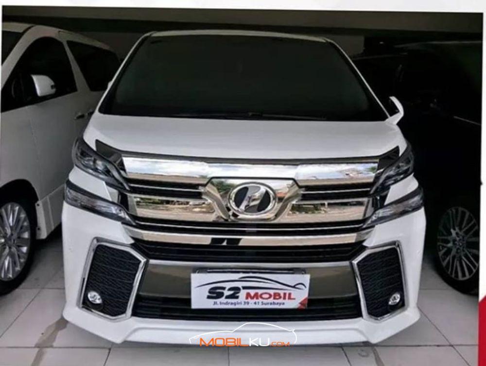 Mobil Toyota Vellfire 2016