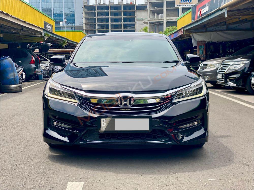 Mobil Honda Accord 2016