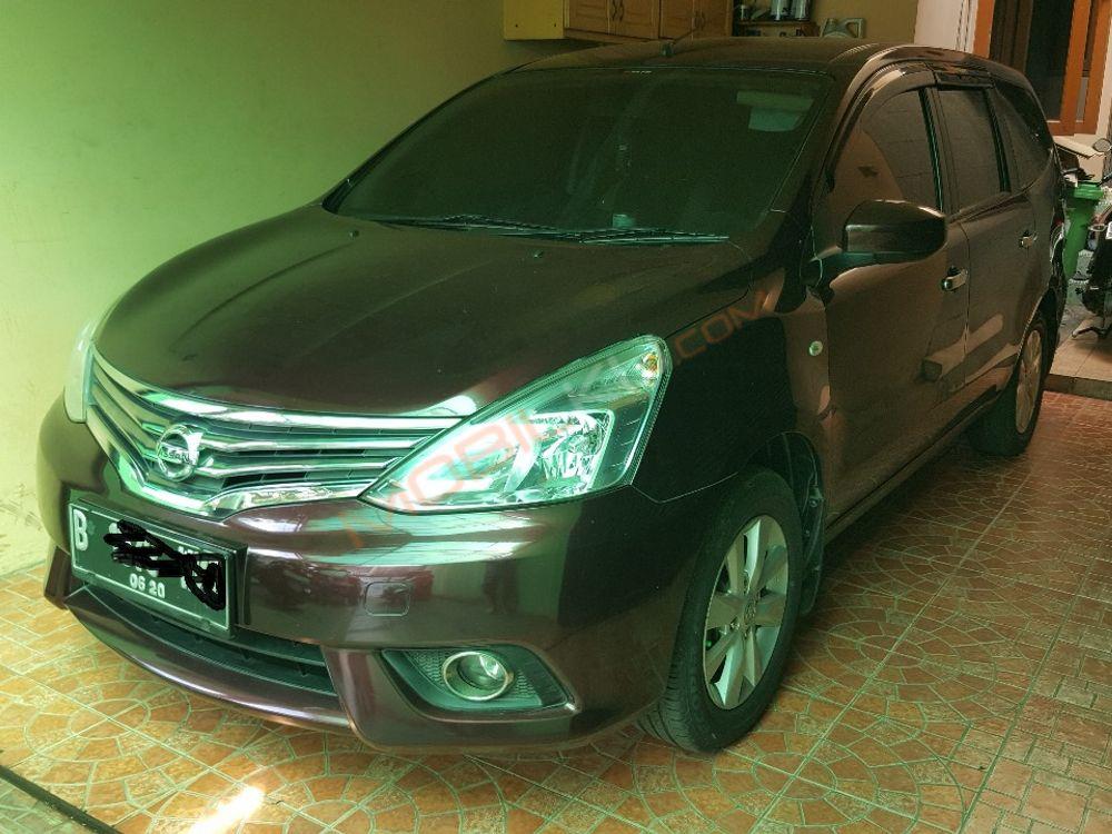 Mobil Nissan Livina 2015