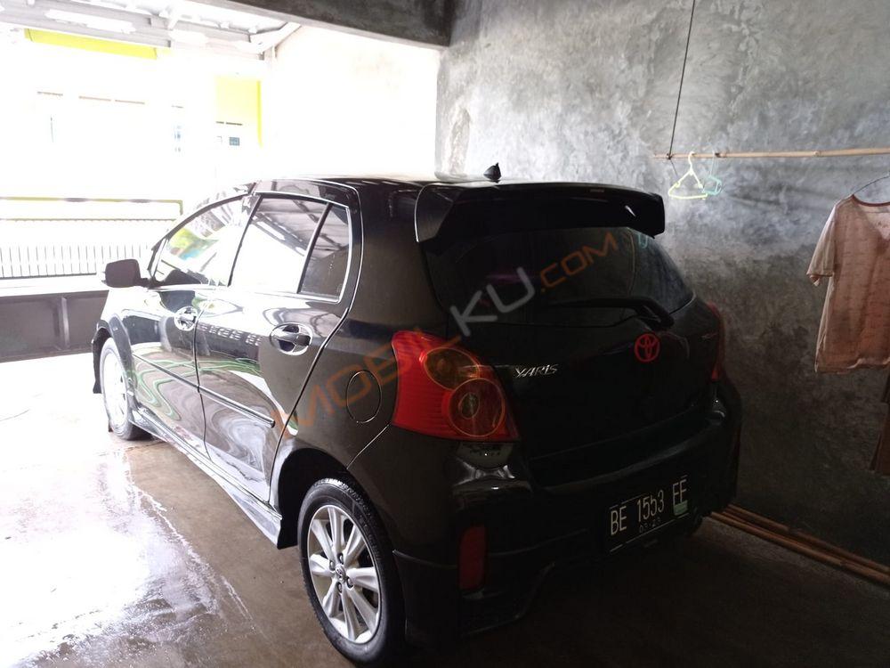 Mobil Toyota Yaris 2013