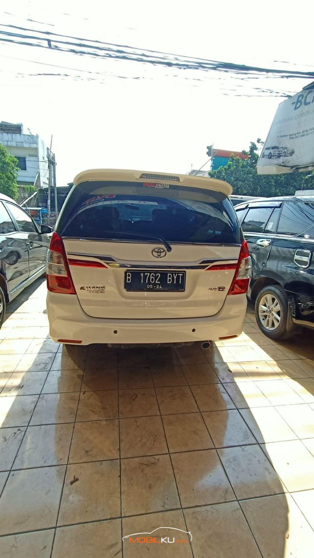 Mobil Toyota Kijang Innova 2017