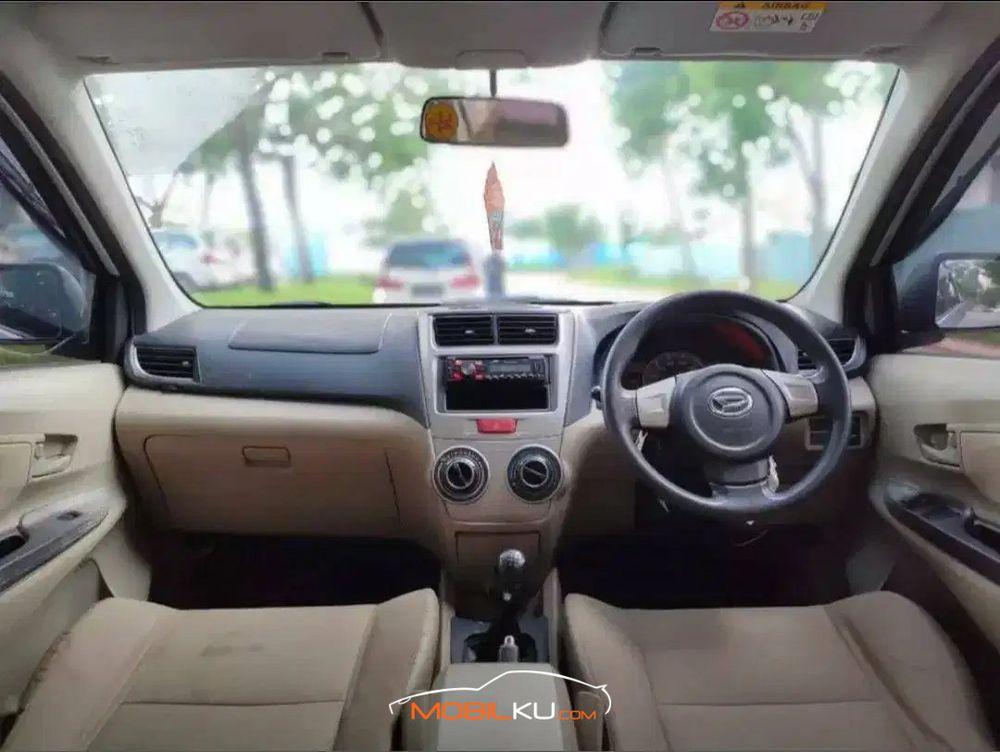 Mobil Daihatsu Xenia 2013