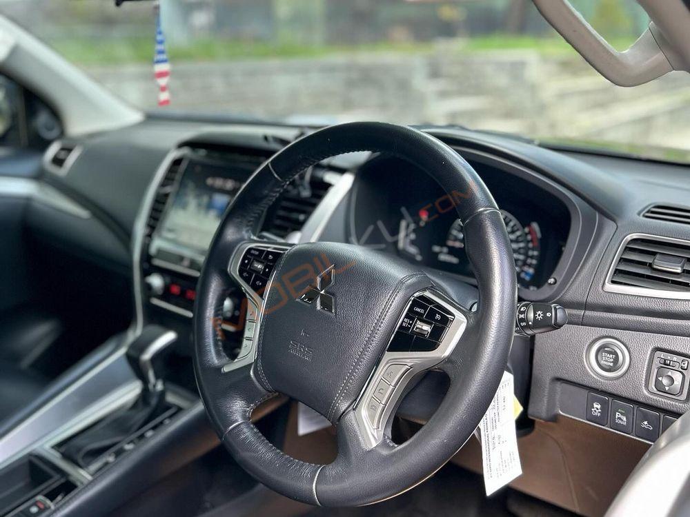 Mobil Mitsubishi Pajero Sport 2021