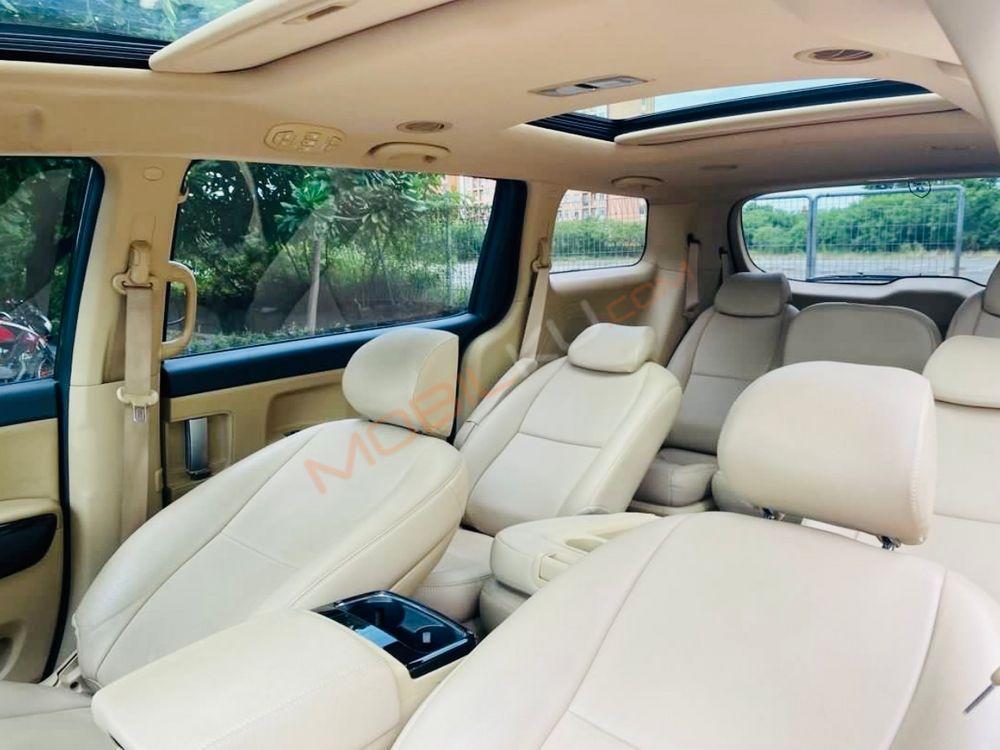 Mobil Kia Sedona 2017