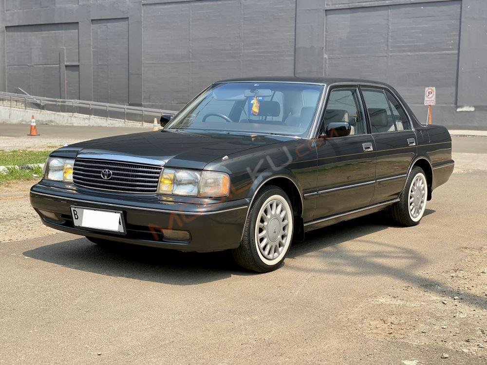 Mobil Toyota Crown 1995
