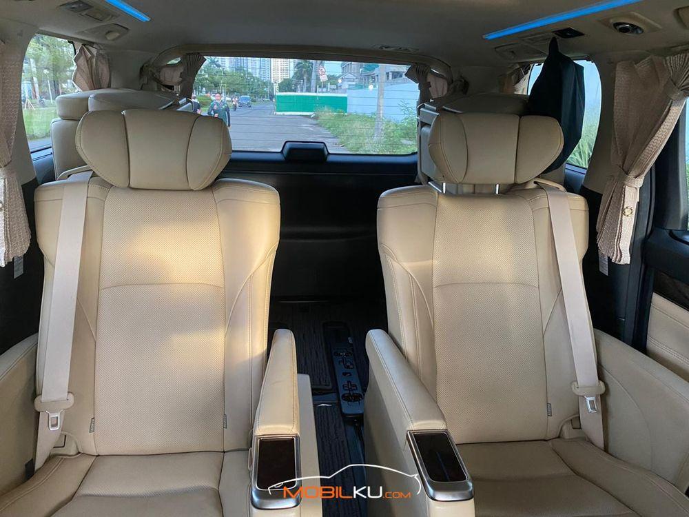 Mobil Toyota Alphard 2018
