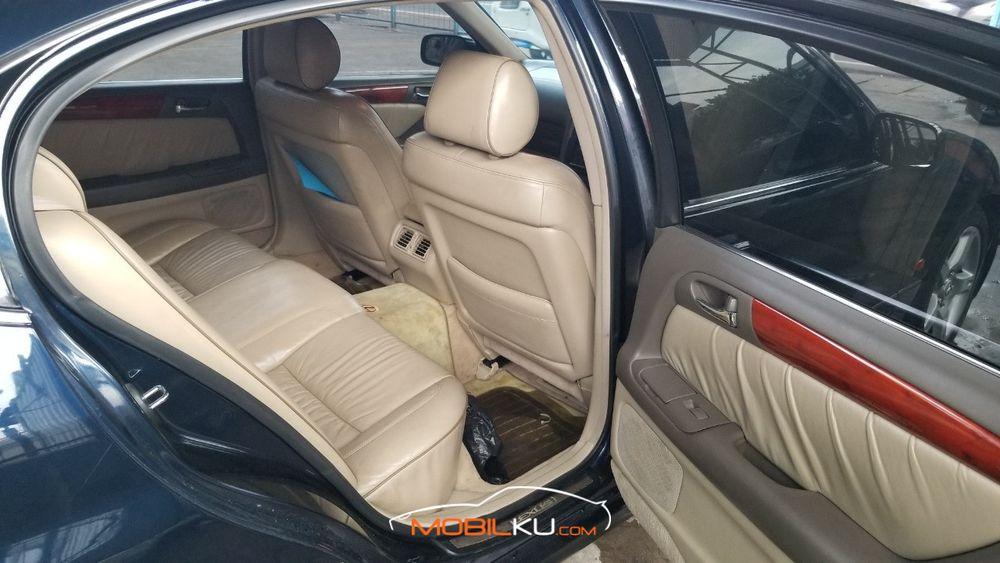 Mobil Lexus GS 2000