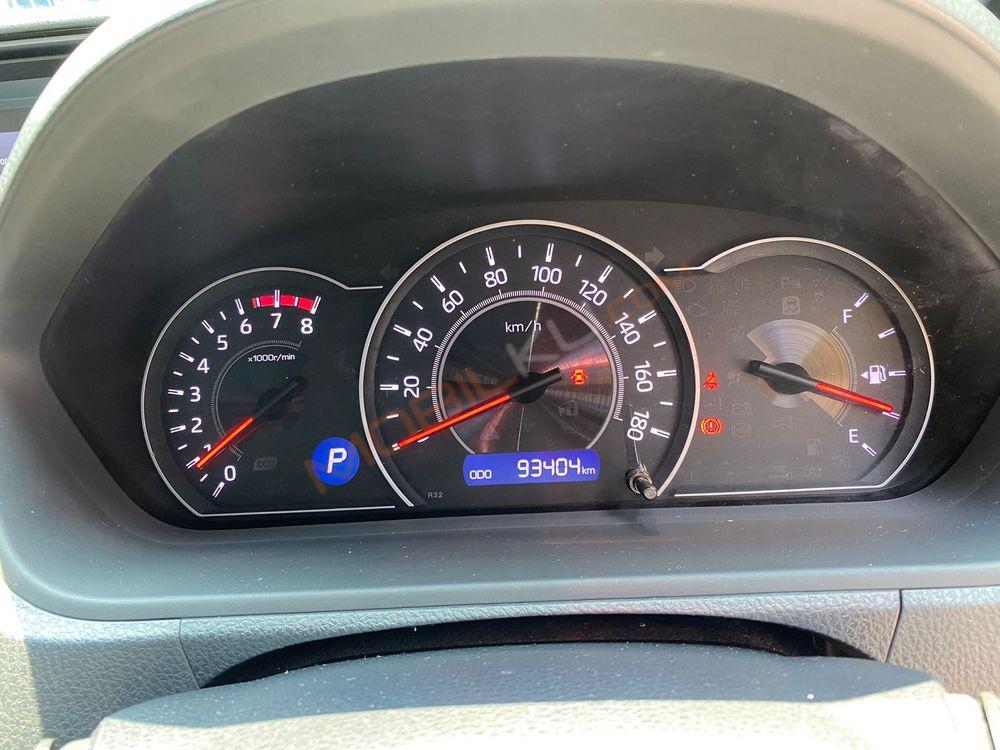 Mobil Toyota Voxy 2019