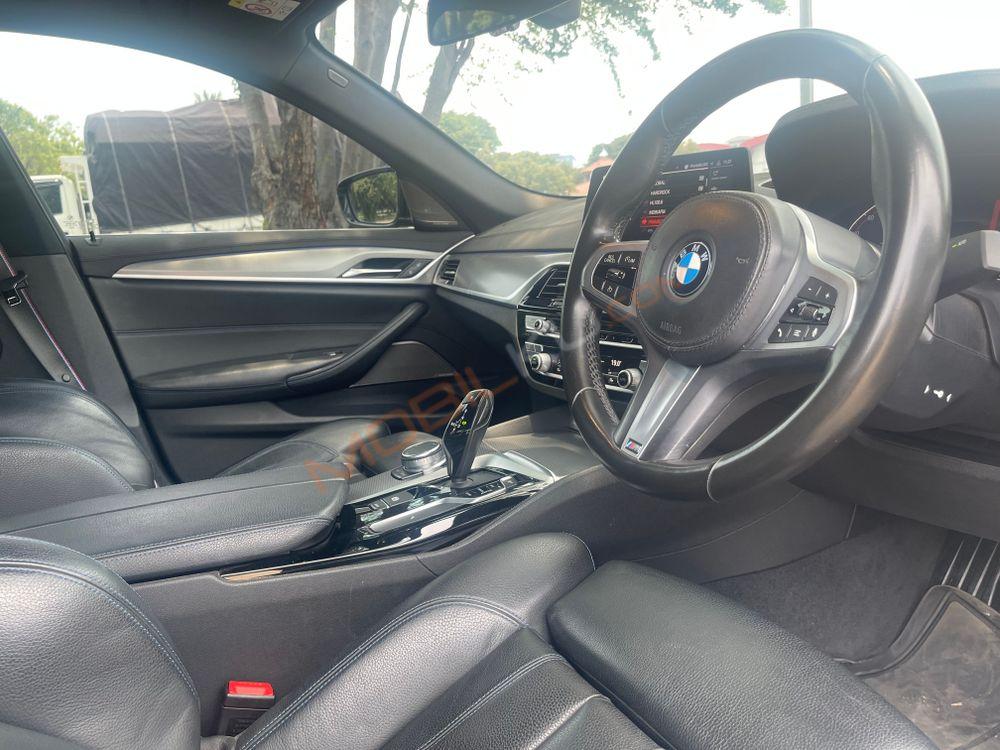 Mobil BMW 5 Series 2020