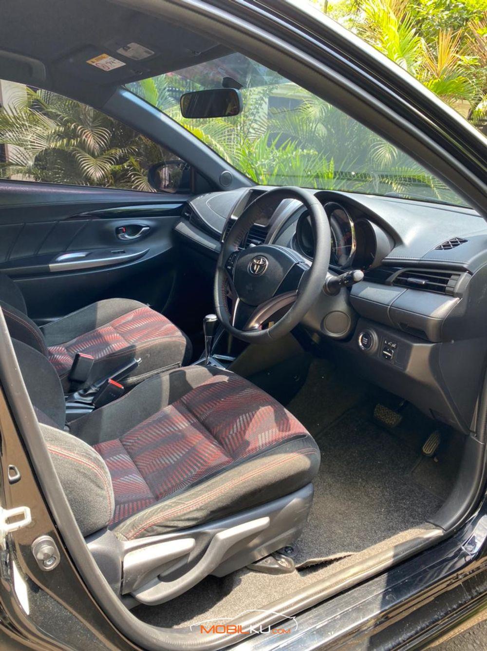 Mobil Toyota Yaris 2016