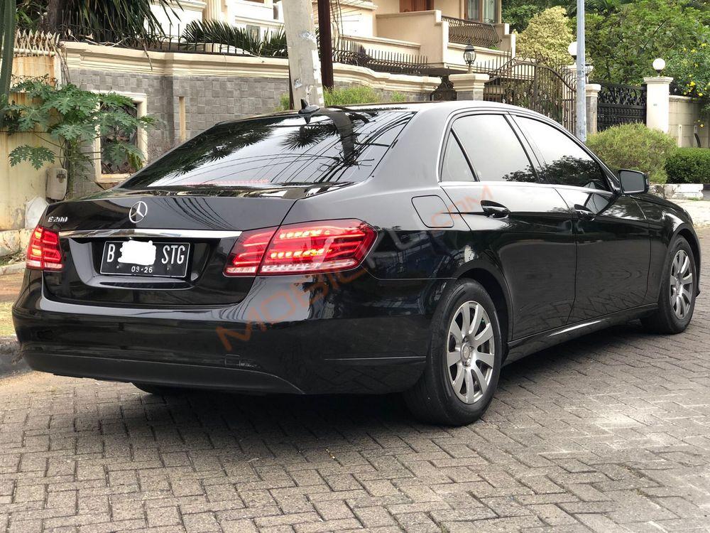 Mobil Mercedes-Benz E-Class 2011