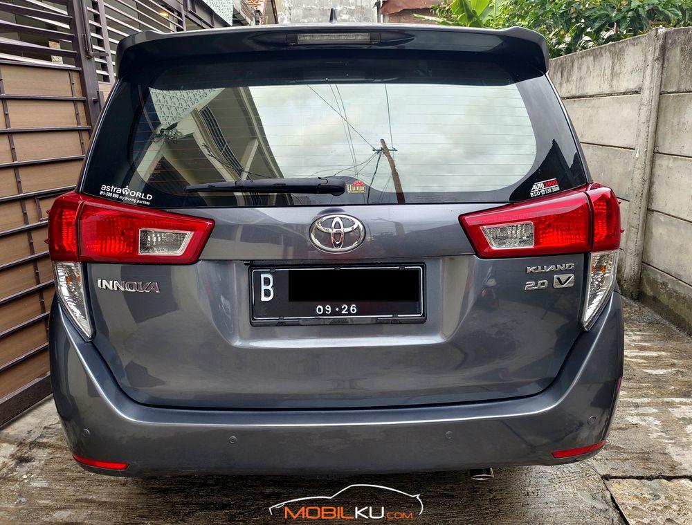 Mobil Toyota Kijang Innova 2016