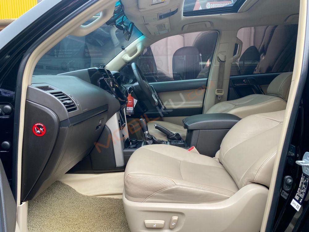 Mobil Toyota Land Cruiser 2015