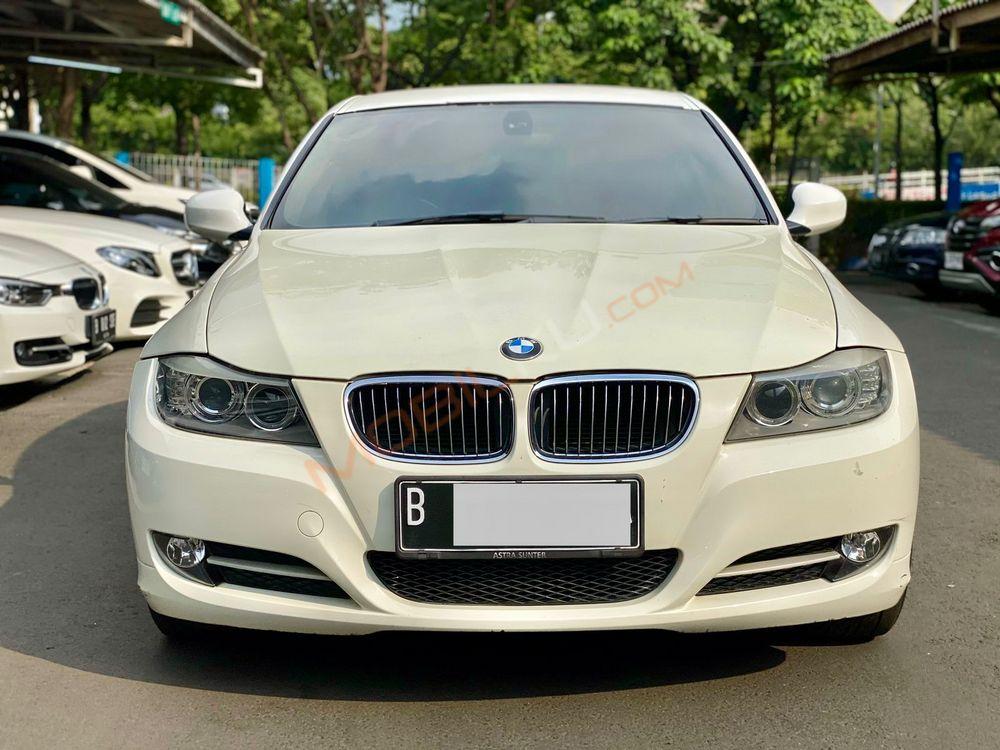 Mobil BMW 3 Series 2011