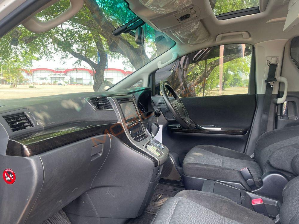 Mobil Toyota Alphard 2014