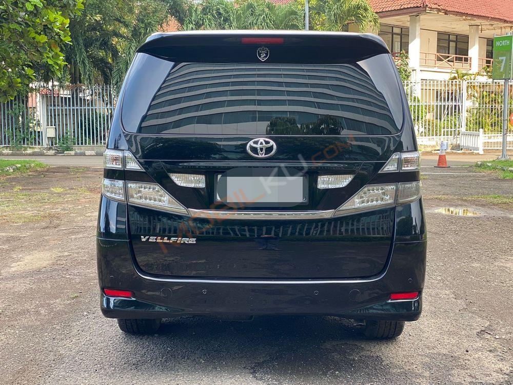 Mobil Toyota Vellfire 2010