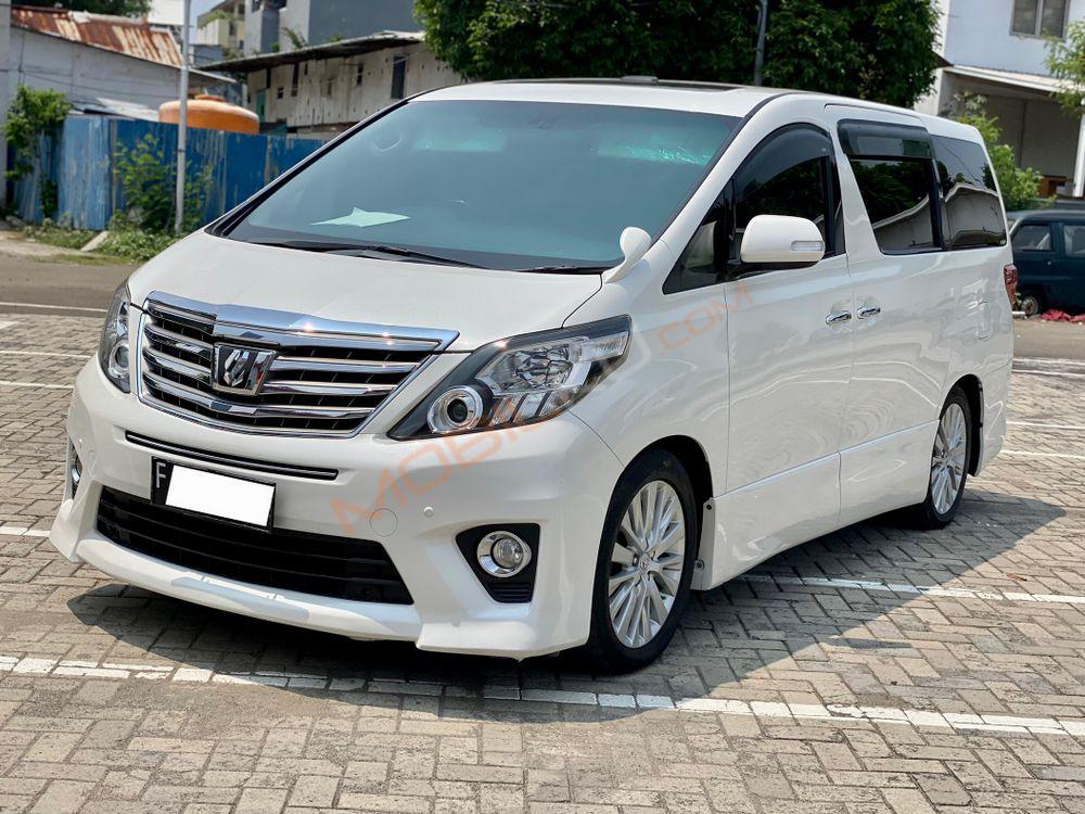 Mobil Toyota Alphard 2014