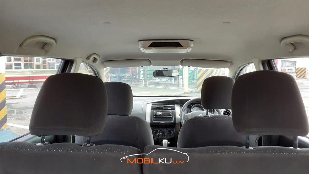 Mobil Nissan Grand Livina 2012