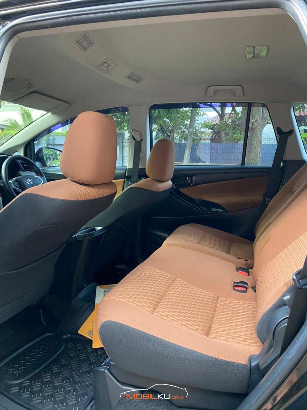 Mobil Toyota Kijang Innova 2016