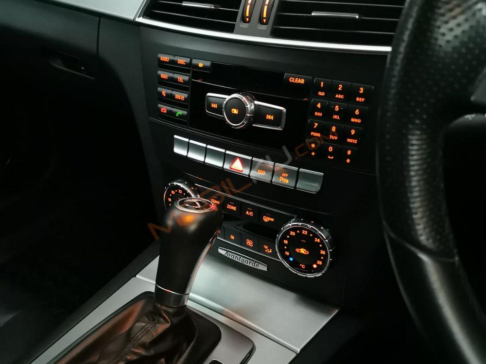 Mobil Mercedes-Benz C-Class 2012