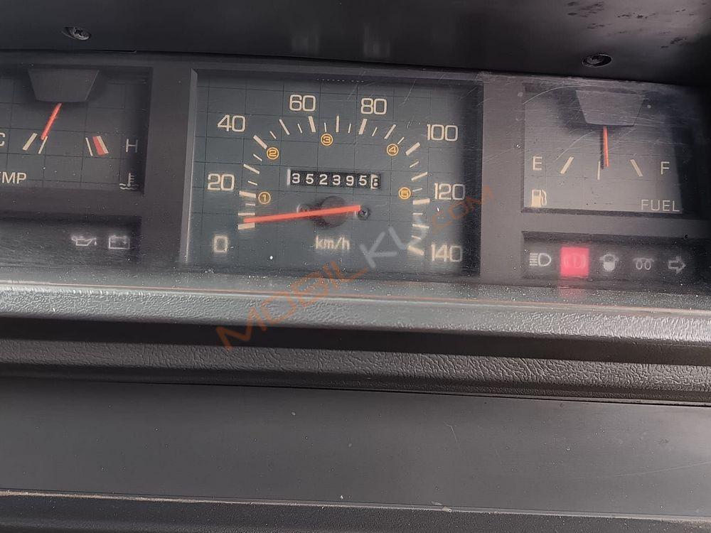 Mobil Mitsubishi L300 2010