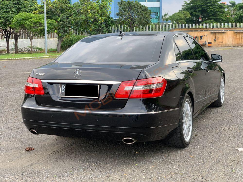 Mobil Mercedes-Benz E-Class 2011