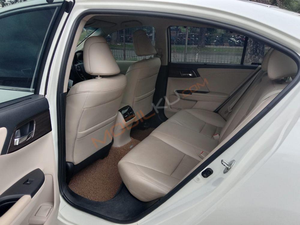 Mobil Honda Accord 2017