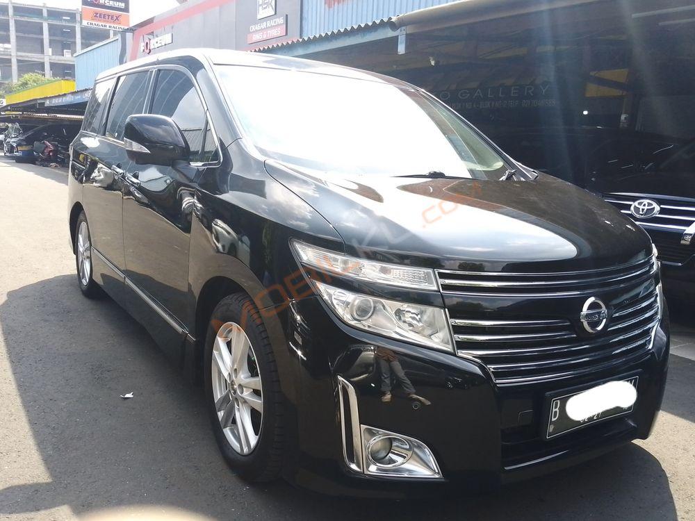 Mobil Nissan Elgrand 2013