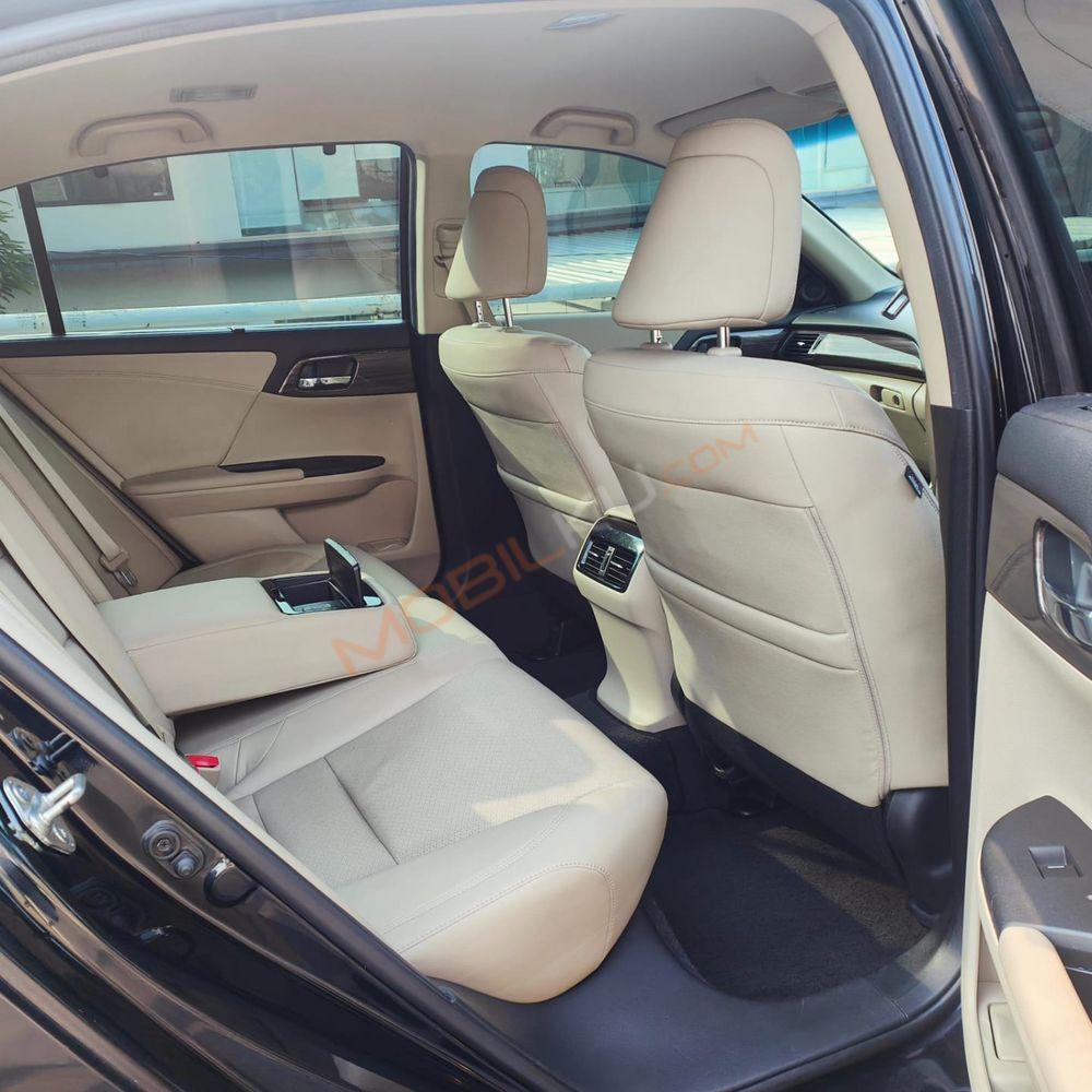 Mobil Honda Accord 2017