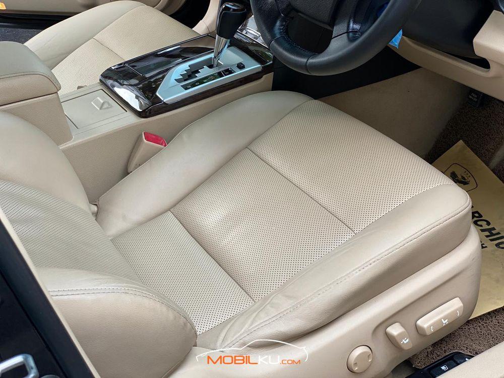 Mobil Toyota Camry 2012