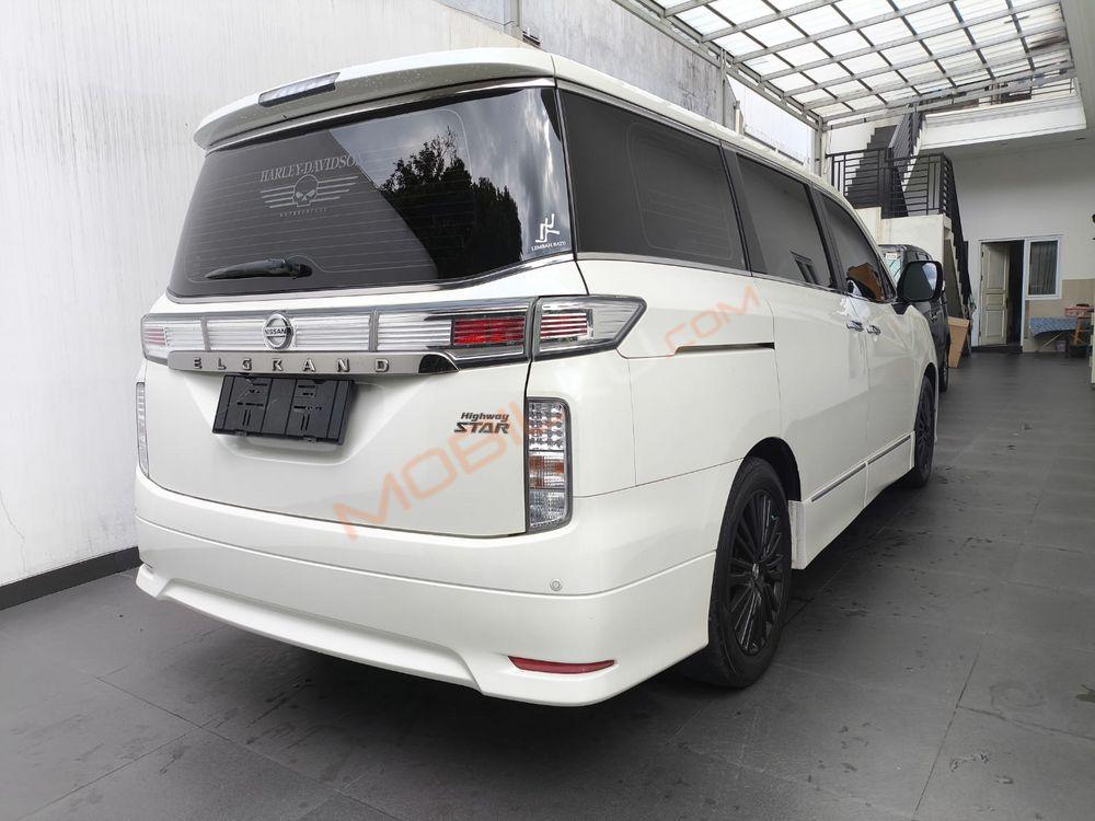 Mobil Nissan Elgrand 2017
